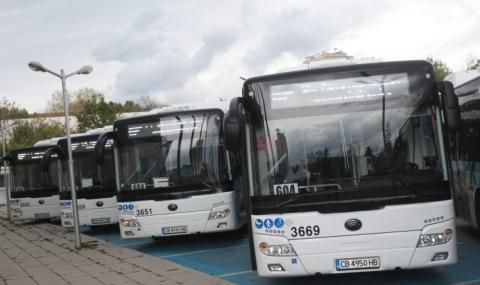 Протест спира автобусните превози, таксита блокират центъра на София - 1