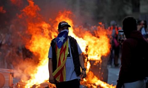 Испанската полиция арестува 21 души при акция срещу каталунски сепаратисти  - 1