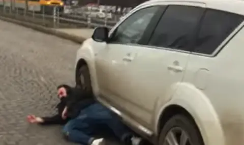 A man throws himself under the tires of cars on the capital's "Tsar Boris III" Blvd.  - 1