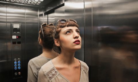 Защо има огледала в асансьорите? - 1