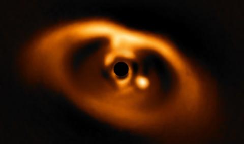 Астрономи за пръв път заснеха раждането на планета - 1