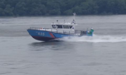 70-годишен капитан падна зад борда в Дунав край Русе, издирват го с катер - 1