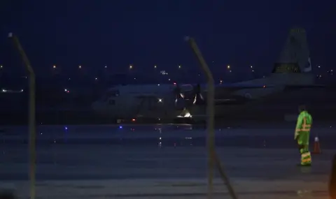 Самолет с 180 пътници извърши аварийно кацане в Букурещ - 1