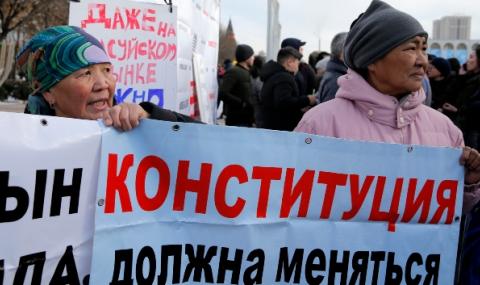 Хиляди протестират в Киргизстан - 1