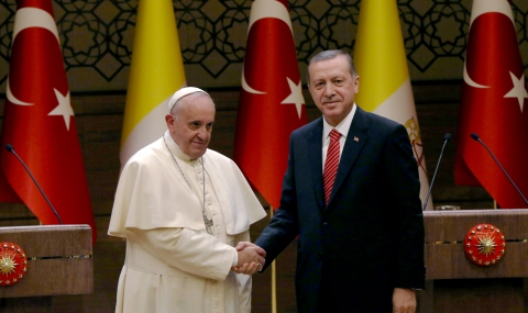 Папа Франциск: Турция помага на милиони бежанци - 1