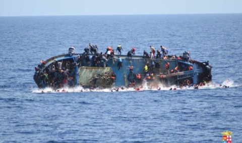 Четирима мигранти загинаха, а 51 са в неизвестност след корабокрушение край Тунис - 1