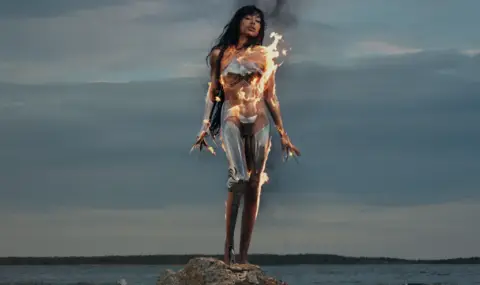 Двукратната победителка на "Евровизия" Лорийн издаде нова "изпепеляваща" песен (ВИДЕО) - 1