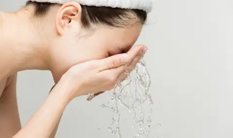 Нова мода: инфлуенсъри мият лицето си със солена вода - 1