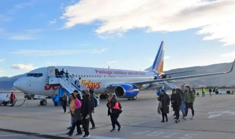 Първият чартърен полет за зимния сезон кацна на летище Пловдив - 1