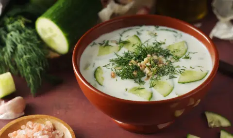 Рецепта на деня: Лятна млечна супа със зелении - 1
