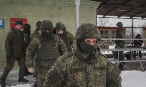 В Русия втори ден масово раздават призовки във военната служба - 1