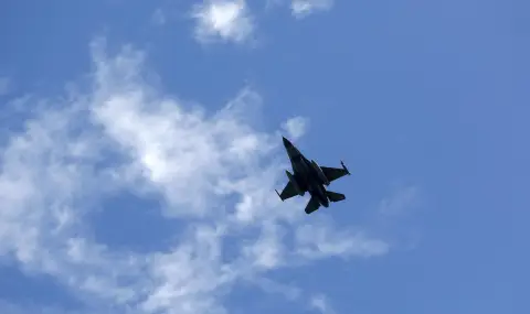 Румъния вдигна изтребители F-16 заради руски атаки с дронове до границата с Украйна - 1