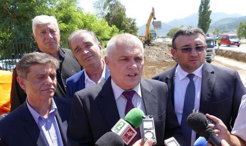 Радев: Правителство работи упорито за намаляване на жертвите по пътя - 1