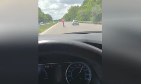 МВР се чуди за жената с тротинетка - 1