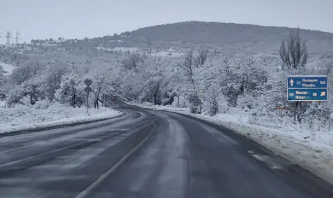 АПИ: Над 1200 машини почистват републиканските пътища от снега. Трасетата са проходими при зимни условия