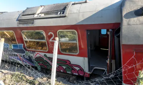 Катастрофа между влак и камион в Чехия: Един човек е загинал и десет са ранени - 1