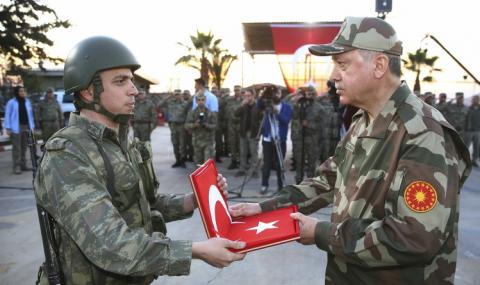 Ердоган облече военна униформа и запя (ВИДЕО) - 1