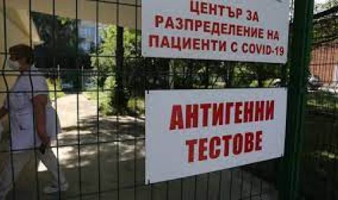 Учениците в Русе минават онлайн, спират приема и плановите операции в област Пловдив - 1