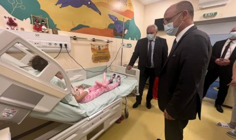 Двама министри в "Пирогов" при транспортираното със "Спартан" дете - 1