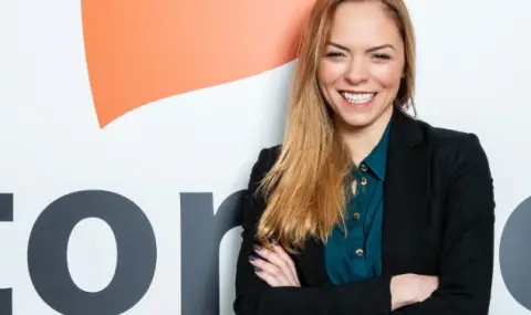 Екипът на "Под прикритие" с мил жест към Йоанна Темелкова, след като тя сложи край на кариерата си (СНИМКА) - 1