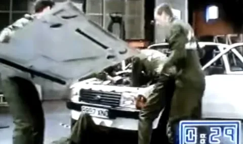 Как се сменя двигател на автомобил за... 42 секунди (ВИДЕО) - 1