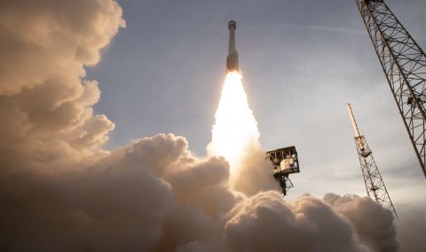 Космически кораб се скачи с МКС - 1