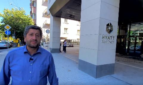 Христо Иванов пред новия хотел "Хаят": Валентин Златев е укрил 1 млрд. лева данъци - 1