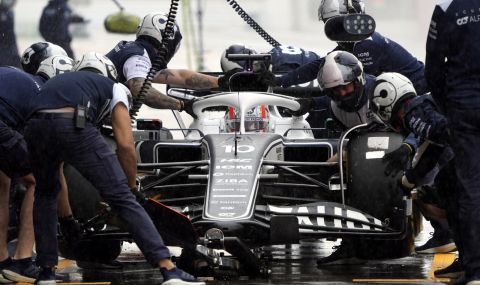 Mercedes над всички във втората тренировка преди Гран При на Япония  - 1