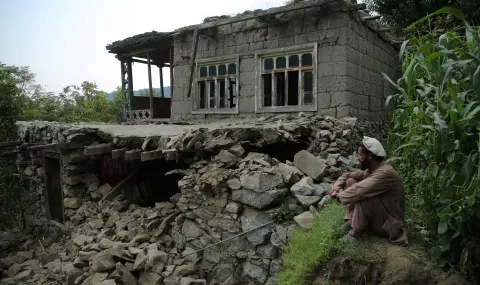 Земетресението в Източен Афганистан: Жертвите достигнаха 900 души - 1