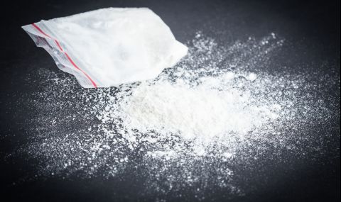 Две жени опитаха да вкарат кокаин в Европа, скрит в екстеншъните (ВИДЕО) - 1