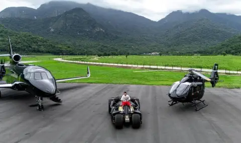 Неймар се похвали с батмобил, хеликоптер и самолет за 50 млн. евро - 1