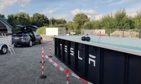 Tesla добави басейн към най-голямата зарядна станция в Германия (ВИДЕО) - 1