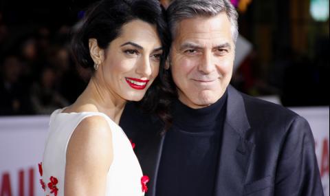 Джордж Клуни чакал 20 минути на колене Амал да каже &quot;Да&quot; - 1