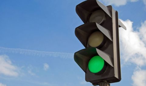 Адв. Петър Славов предложи запазване на мигащите "Зелени светофари"  - 1