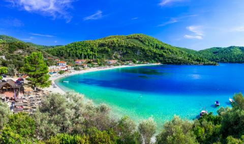 Райският остров, на който гърците обожават да почиват (СНИМКИ) - 1