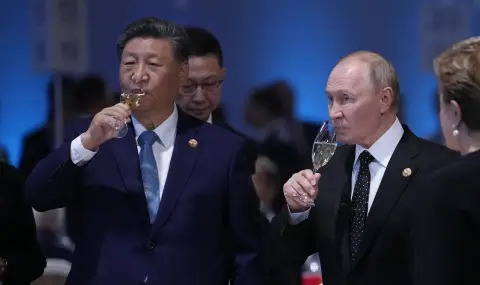 Си Цзинпин пристигна в Москва за ключова среща с Владимир Путин - 1