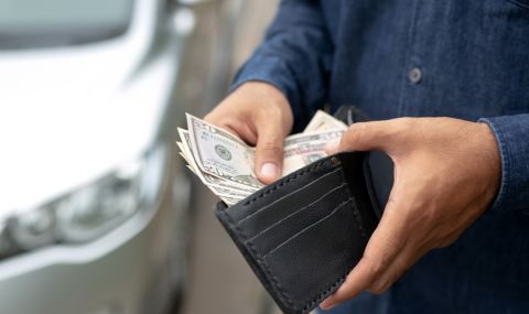 Таксиджия върна портфейл с 10 хиляди долара - 1