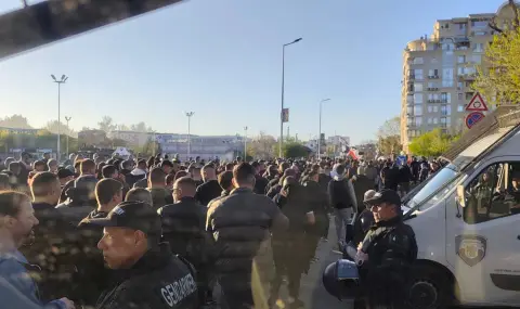 Шестима фенове са били отведени в полицията във връзка с вчерашното дерби между Ботев и Локомотив в Пловдив - 1