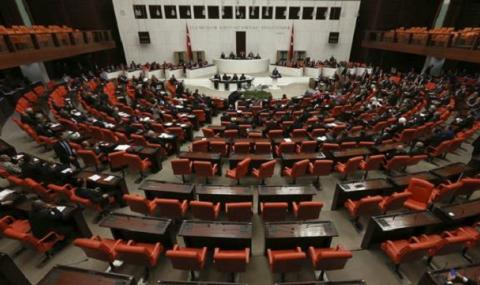 Скандал в Турция: Политици пият на партиен конгрес (СНИМКИ) - 1