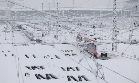 В снежен капан! Зимата напълно блокира железопътния транспорт в Германия