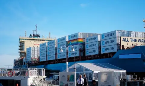 One dead, several injured in explosion at Rotterdam port - 1