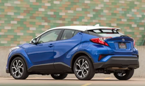 Когато яркият дизайн на Toyota C-HR се сблъска с горчивите компромиси - 1