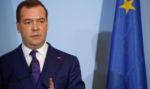 Медведев: В САЩ да четат учебници по международно право - 1