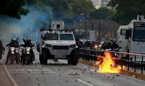 Венецуелски полицаи пребиха полски журналист - 1