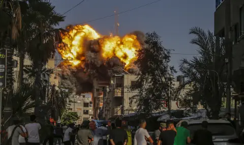 Десетки загинали при удар срещу училище в Газа: Израел твърди, че вътре е имало бойци на "Хамас" - 1
