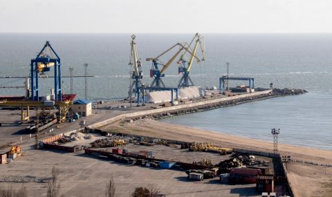 Първи товарен кораб напуска Мариупол, откакто Русия превзе града - 1