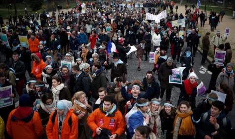 300 задържани след протестите във Франция - 1