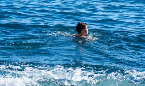 13-годишен преплува 4 км, за да спаси семейството си отнесено в морето (ВИДЕО) - 1