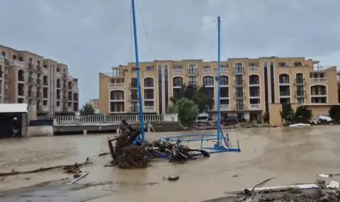 БЧК -Бургас оказва помощ на пострадали в района на Свети Влас - 1