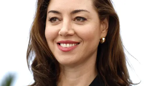 Обри Плаза показа бременното си коремче за пръв път (СНИМКИ) - 1